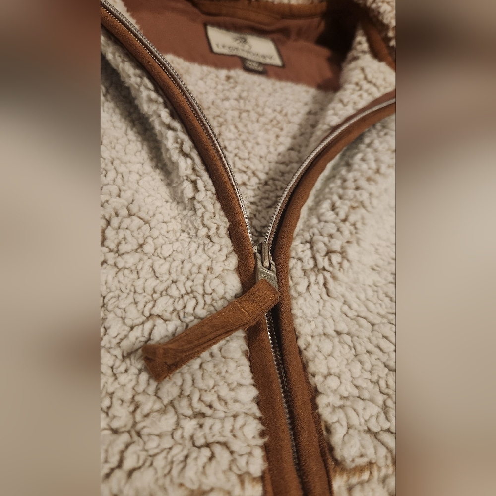 Legendary Whitetails Cream Sherpa Vest with Brown Accents - Picture 5 of 6